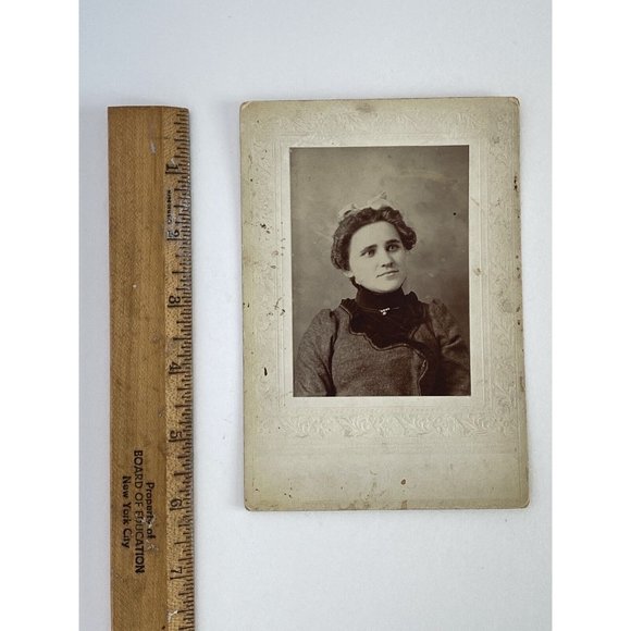 c1870 Cabinet Card Photo Young Woman Light Eyes Velvet High Neck Massie Read - Picture 7 of 8